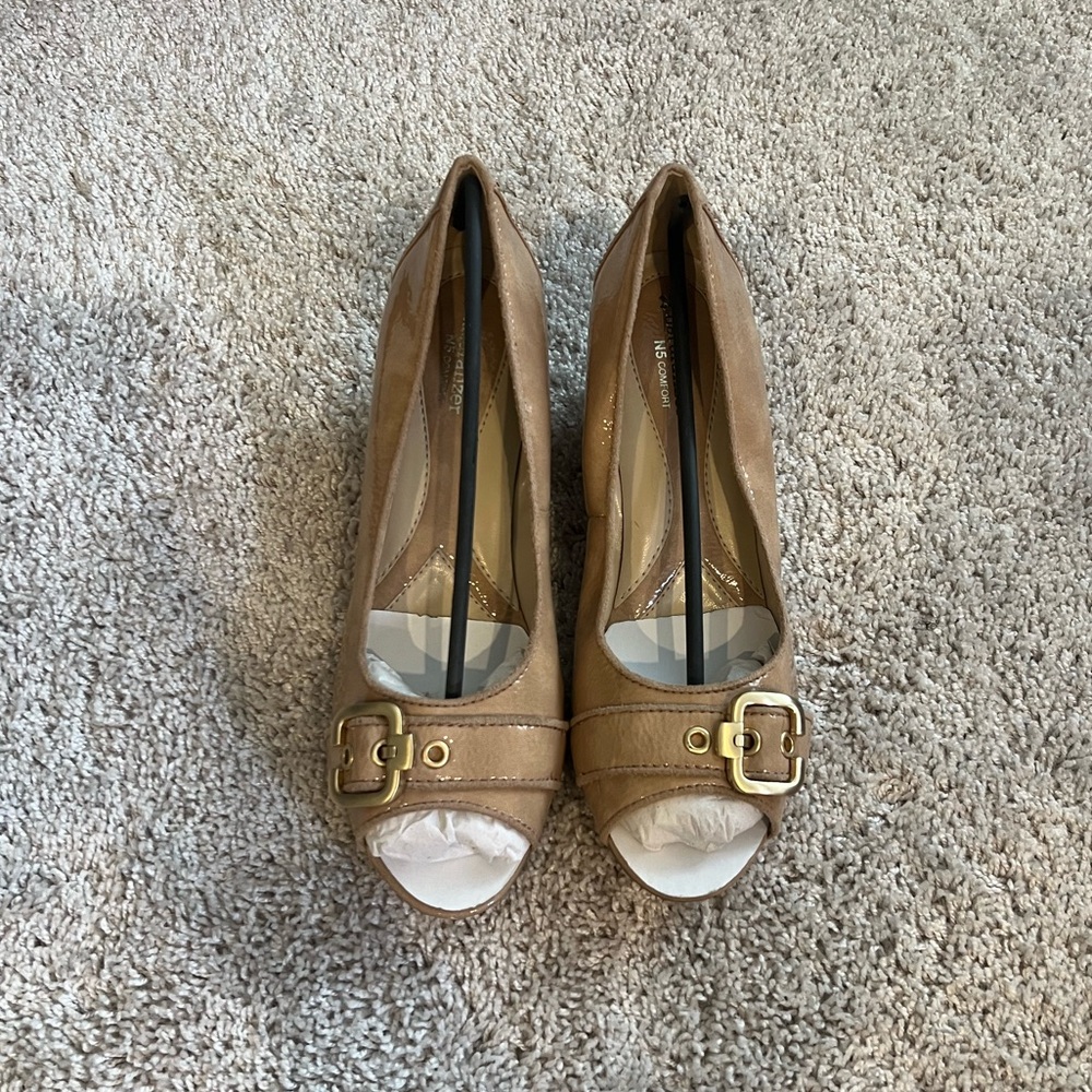 Naturalizer Beige Buckle Wedge Size 11